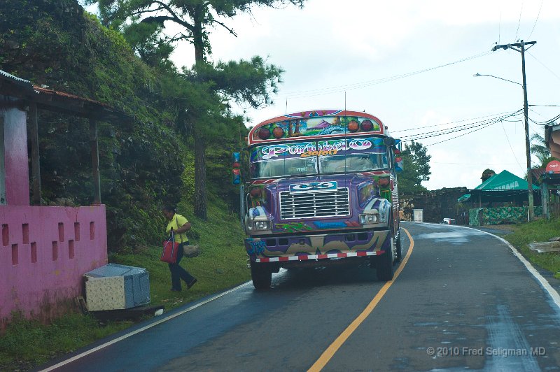 20101204_123414 D3.jpg - Colorful bus, Panama